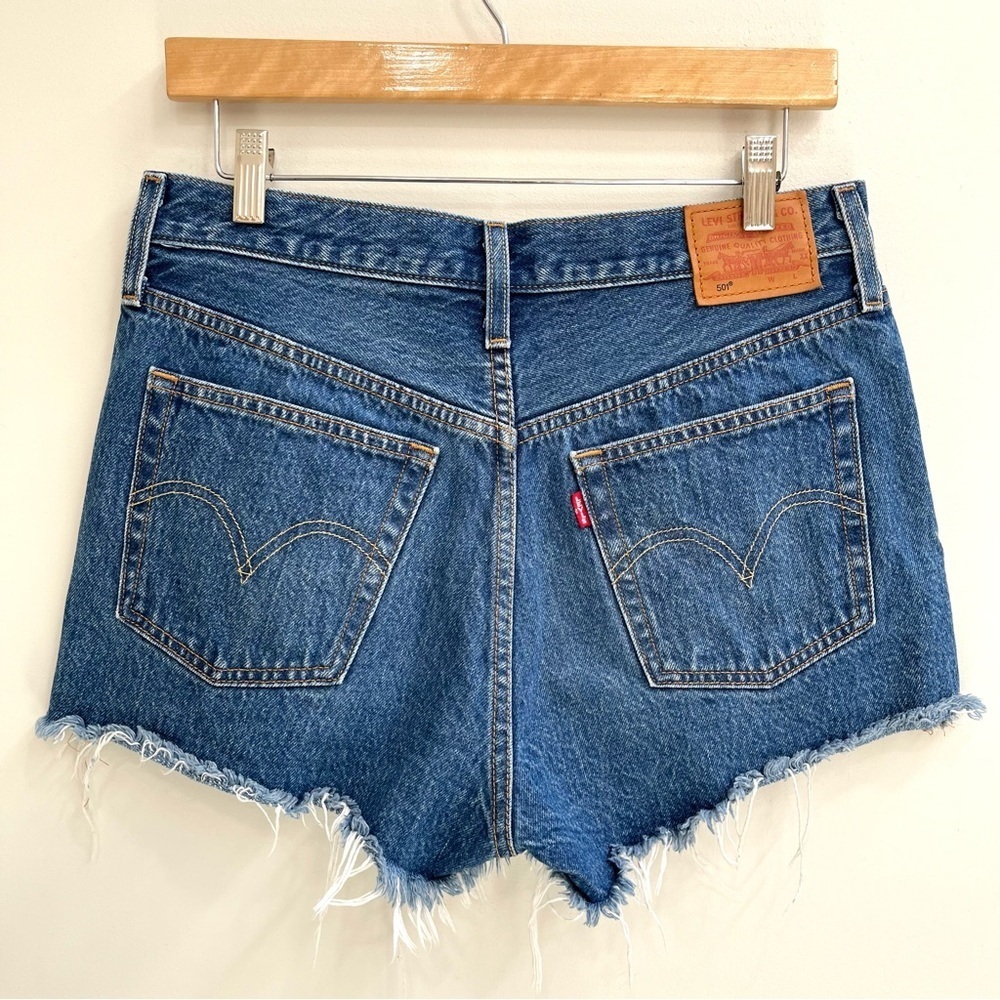 Levi’s premium cut off denim jean shorts 501 button fly women’s size 28 - Picture 2 of 9